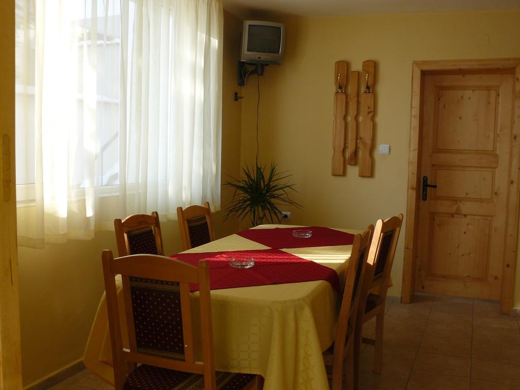 House Arirang Hotel Cherni Osum Exterior photo